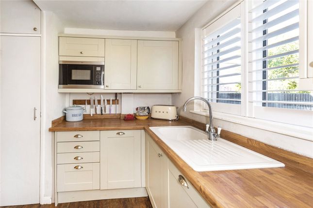 6, St Andrews Way, Surrey photo 4