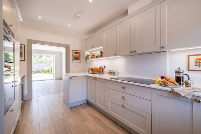 10 Wellingtonia Drive, Thatcham photo 2