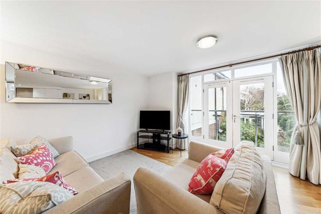 Flat for sale in Union Road, London