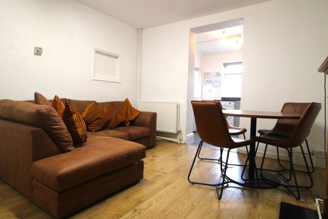 5 Bedroom 2 Bathroom House For Rent In Prime South Ealing Location - HMO Licensed