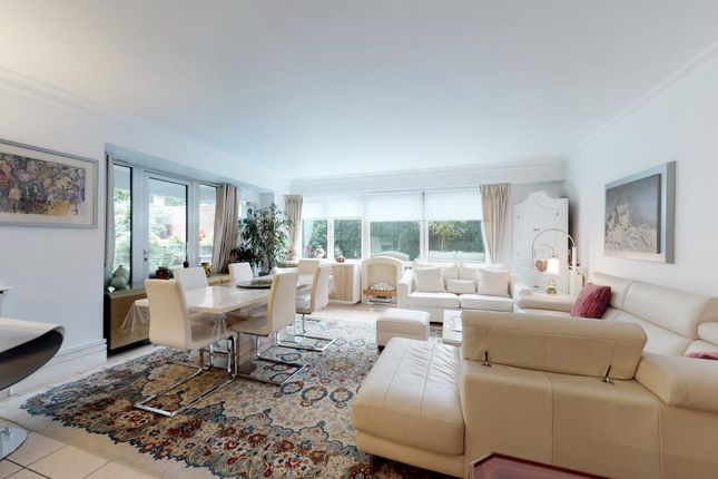 Flat for sale in Beverly House, St. John's Wood