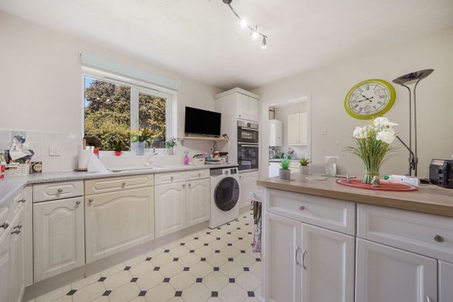 9, Dahlia Close, Waltham Cross photo 4