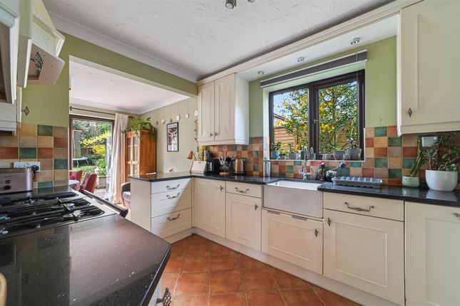 2, Skelton Close, Lawford photo 2