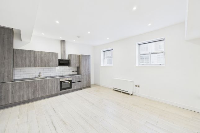 Cam03519G0-Pr0418-Still003