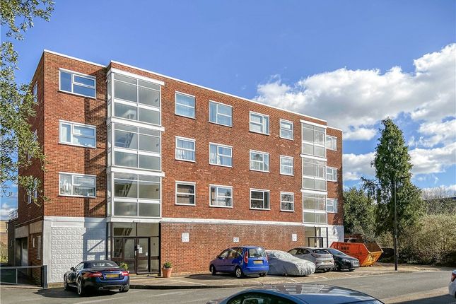 Flat to rent in Chatsfield Place, Ealing