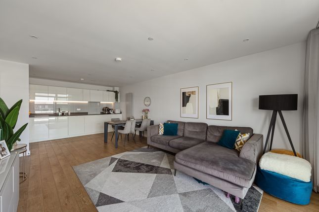 Flat 804, Iverson Point, 4, Harrison Walk, London photo 4