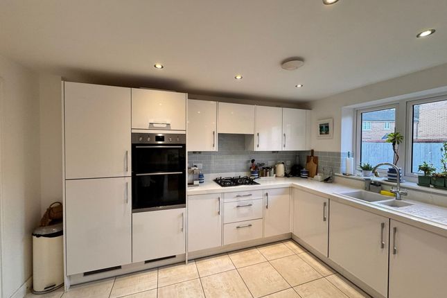 4 Tresillian Place, Newport photo 3