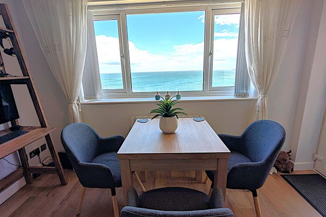 11 Savoy Court, 7 Chine Avenue, Shanklin photo 3