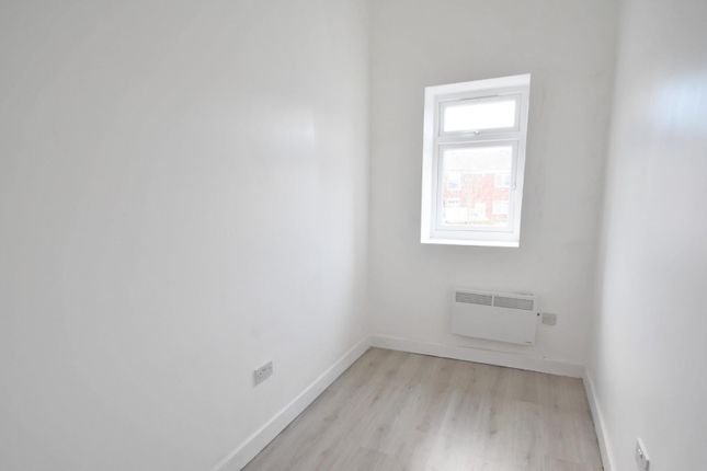 Flat to rent in Bolton Road, Bury