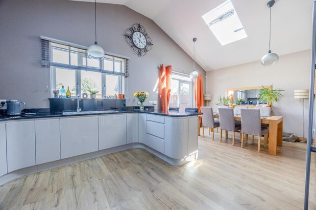 88, Westminster Drive, Westcliff-On-Sea photo 4