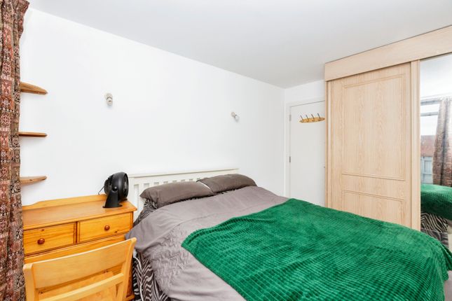 Flat 10, The Odeon 22-30,, Longbridge Road, Barking photo 3