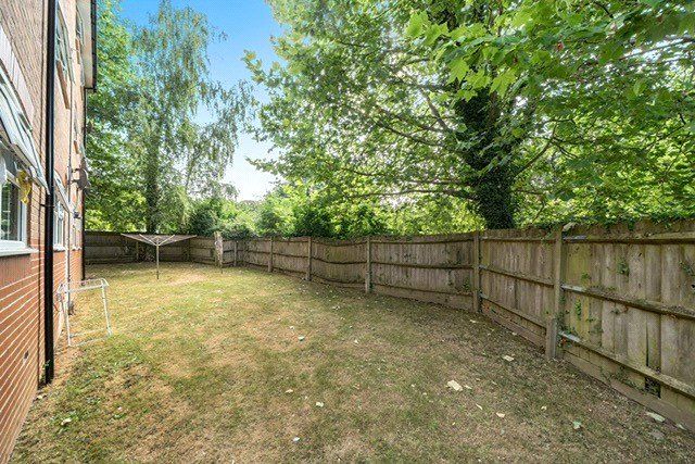 134, Chelveston Crescent, Hampshire photo 4