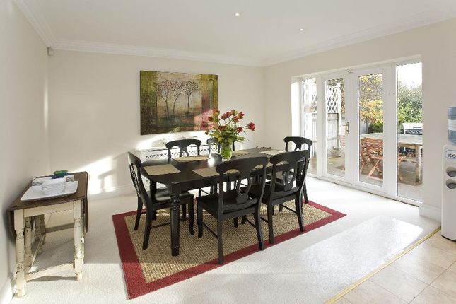 47, St Davids Drive, Englefield Green photo 4