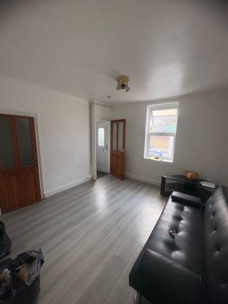 4, Mill Road, South Ockendon photo 5