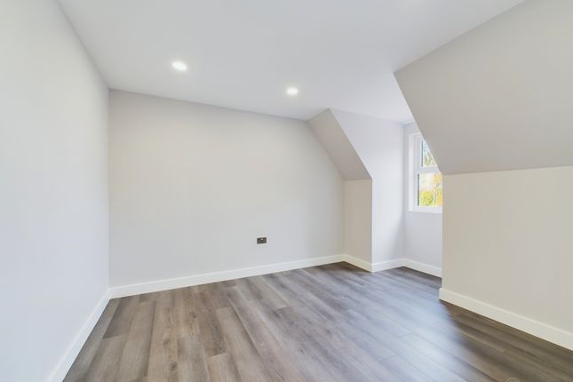 Flat for sale in Flat 6, Swilley Gardens, Oxford Road, Stokenchurch, High Wycombe, Buckinghamshire