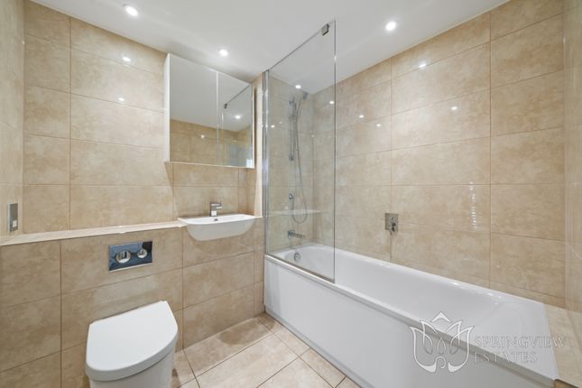 1-bed flat on Hoopers Mews, Acton, £2,000/mo