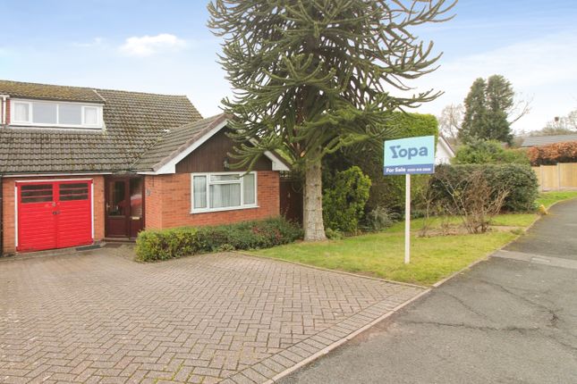 3-bed house on 4, Knoll Close, Burntwood, £300,000