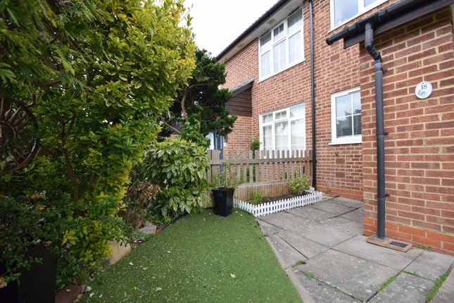 18, Elderfield Close, Emsworth photo 2
