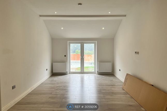 Meadow Croft Lodge, Southwood Road Eltham, London photo 4