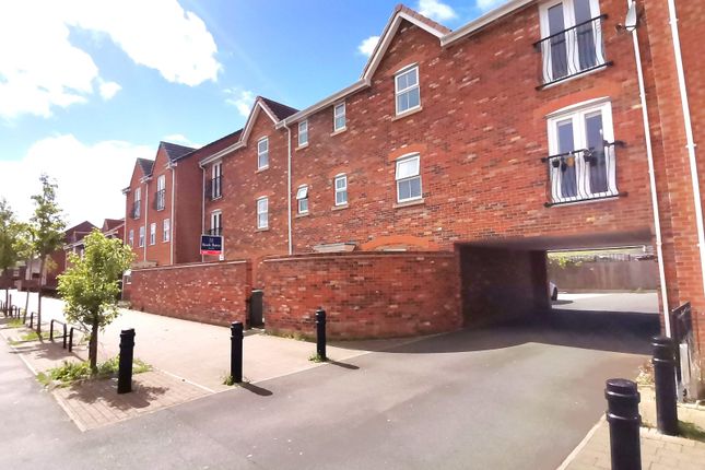 Flat to rent in Raby Road, Hartlepool, Durham