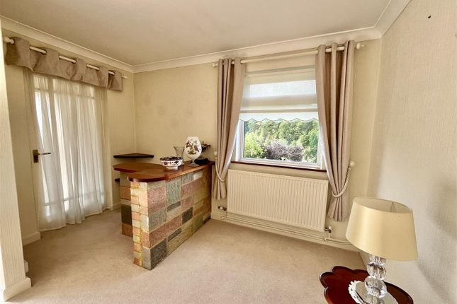 21, Hewlett Way, Cinderford photo 4
