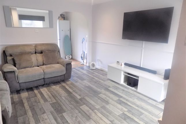 25 Muirfield, Luton photo 2