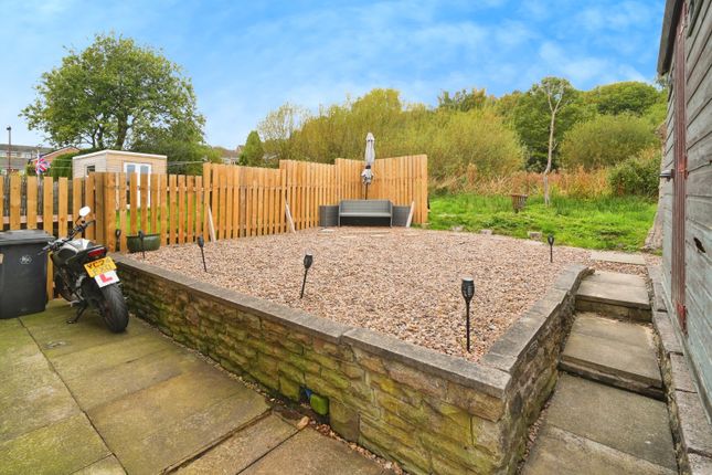 29, Banks Crescent, Huddersfield photo 4