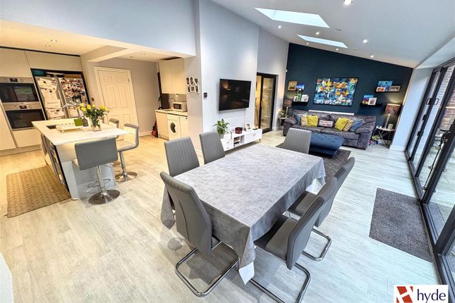 10, Tuscany View, Salford photo 2