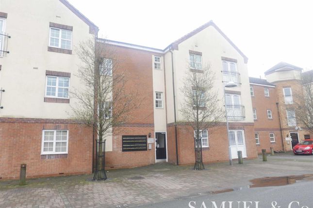 Flat to rent in Manorhouse Close, Walsall