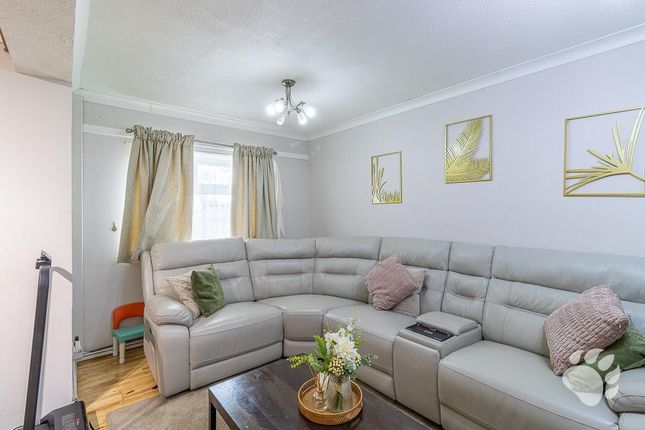 26, Dewsgreen, Basildon photo 3