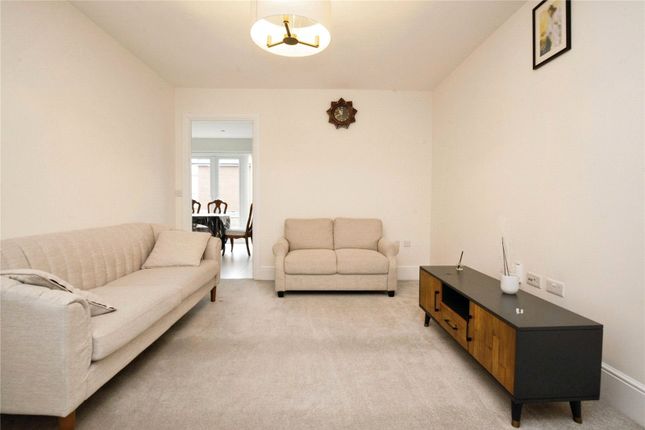 32, Clos Coed Bychan, Cardiff photo 3