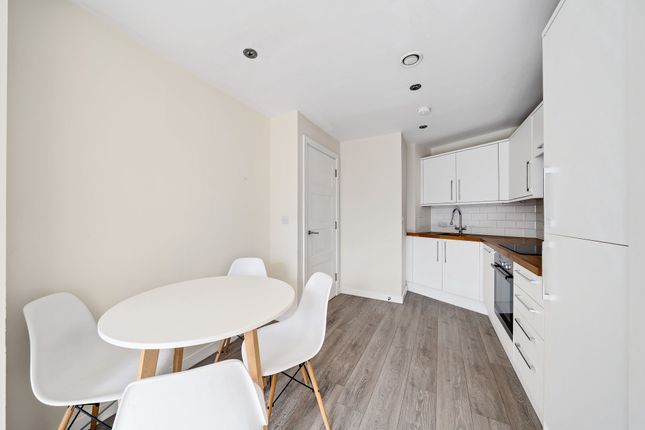 Apt 203, Tower House, London photo 3