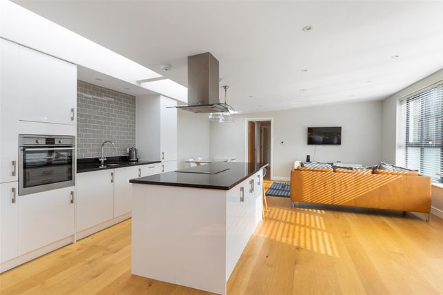 Flat 2, 278 High Street Gu1 3Jl-1.Jpg