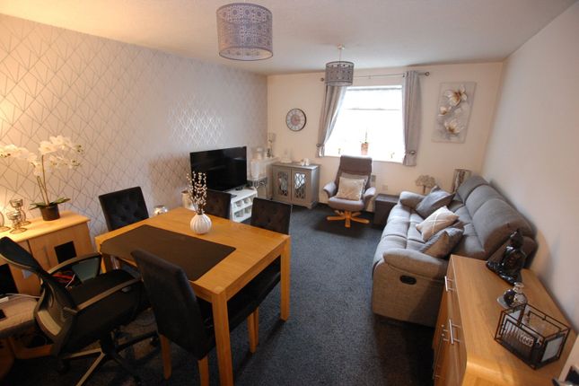 11, Lower Carrs, Greater Manchester photo 3