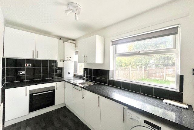 2, Romilay Close, Nottingham photo 2