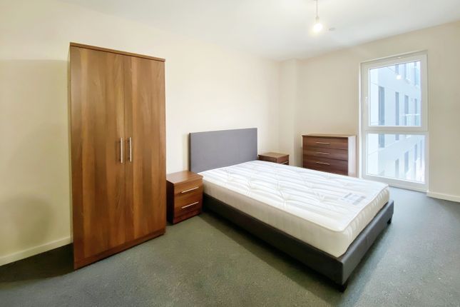 Flat to rent in Belltower House, City Road, Manchester