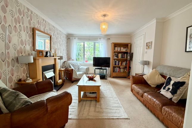 14, Dickens Court, Biggleswade photo 3