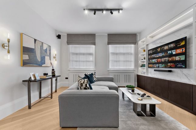 Flat Flat A, 87, Duke Street, London photo 2