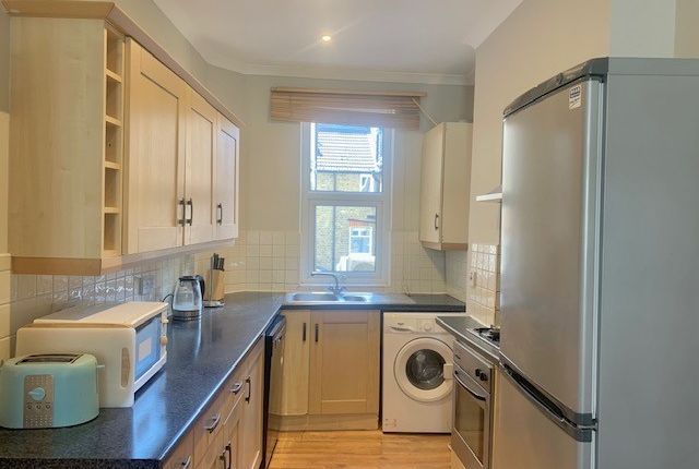 Flat to rent in Lower Richmond Road, Putney, London