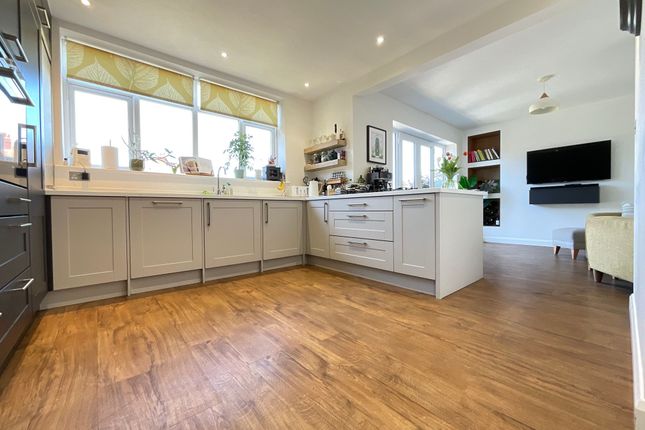 25 Givendale Road, Scarborough photo 2