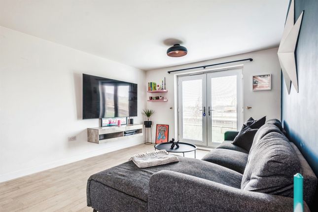 Flat for sale in Beckett Strand, Swindon