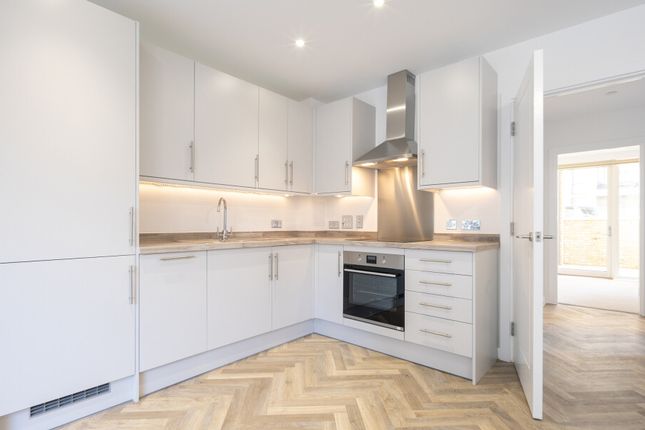 Flat for sale in Commerical Way, Peckham