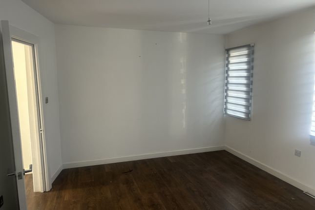 Flat 3, 2-4 Temple Square, Aylesbury photo 4