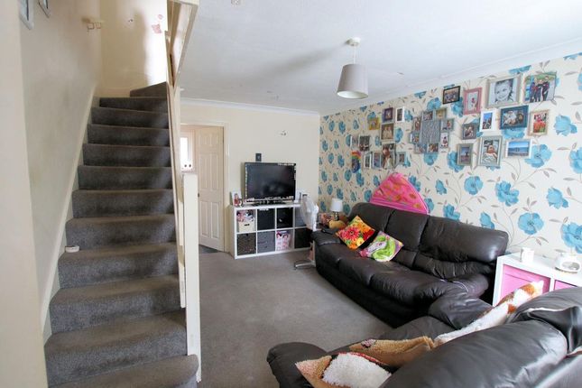 16, Tuscan Close, Reading photo 2