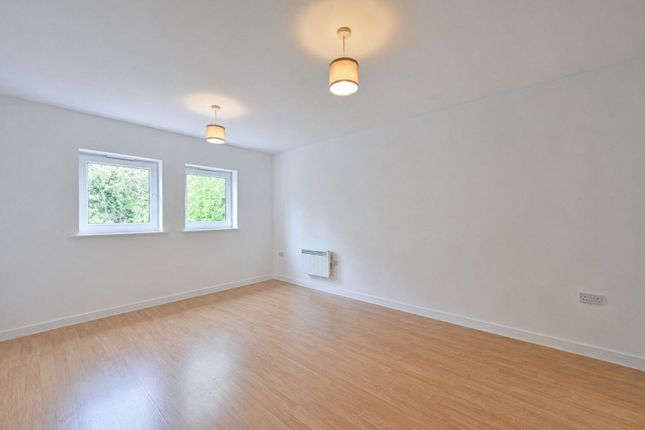 Timothy Place, West Molesey photo 4