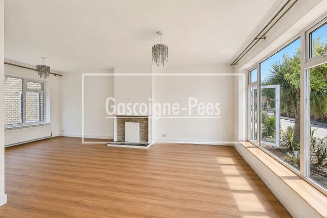 16, Camberley photo 2