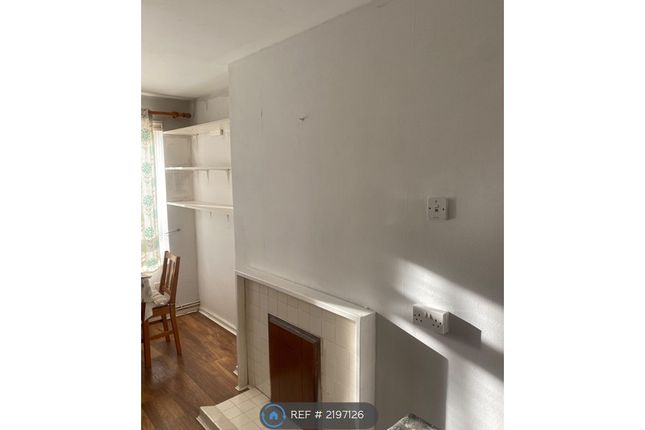 Flat, The Haven Green Road, London photo 5