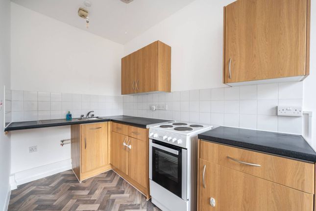 Flat to rent in Amberley Road, Maida Vale, London