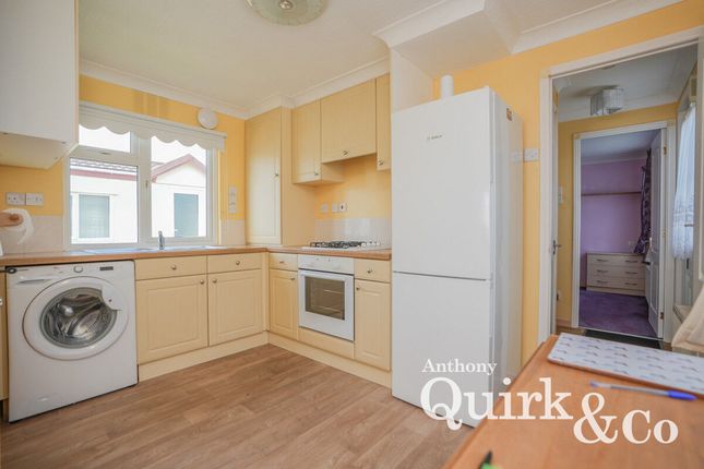 R140, Creek Road, Canvey Island photo 4