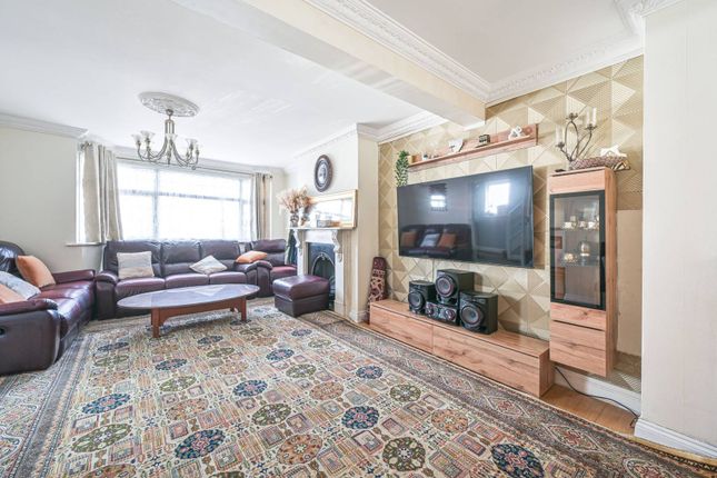 4-bed house on Wentworth Close, West Finchley, £875,000